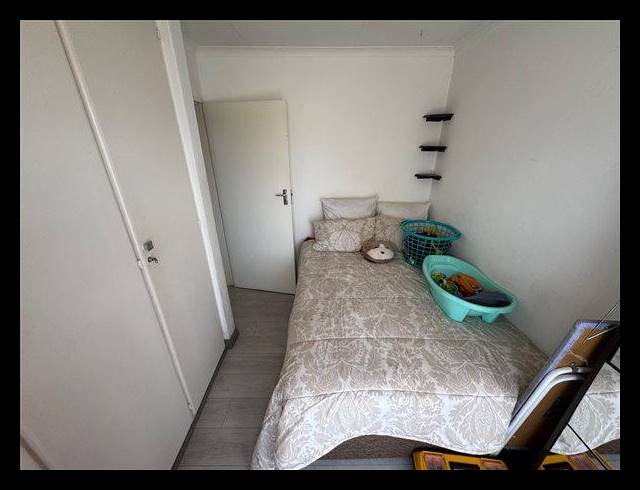 2 BEDROOM TOWNHOUSE FOR SALE IN VAN RIEBEECK PARK